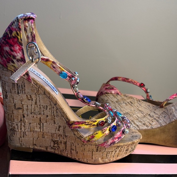 Steve Madden Embellished Pink Wedge Sandals- No Box - Picture 8 of 8